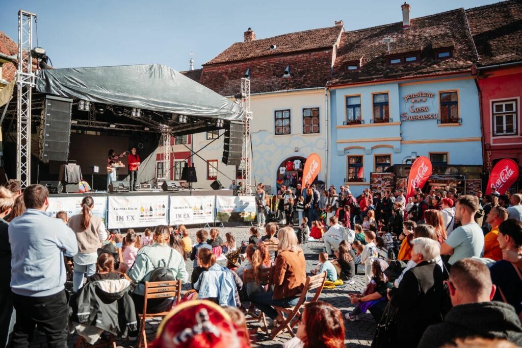 sighisoara,-ultima-cetate-medievala-inca-locuita-din-europa,-marcheaza-inceputul-verii-cu-festivalul-carnaval-in-cetate.-accesul-este-liber-|-28-mai-1-iunie-2026