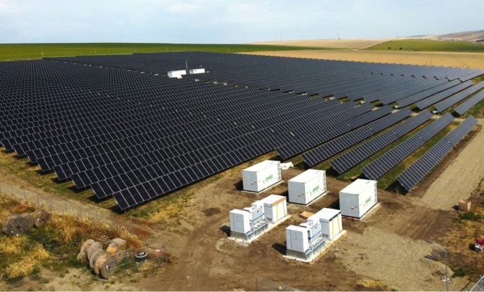 israelienii-de-la-nofar-pun-doua-sisteme-gigantice-de-baterii-in-sudul-romaniei,-860-mwh-in-total