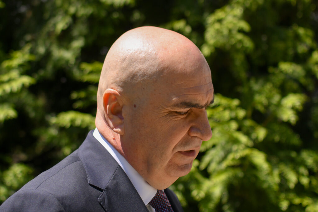 bolojan-nu-este-o-piedica.-premierul-demis-ii-intoarce-mingea-lui-grindeanu