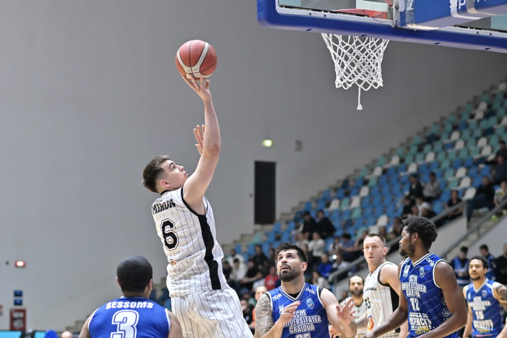 finala-campionatului-de-baschet-masculin,-programata-sa-inceapa-pe-26-mai:-csm-oradea-si-u-bt-cluj-se-intalnesc-pentru-al-4-lea-an-consecutiv-in-ultimul-act
