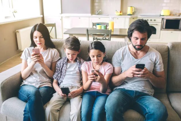 ceo-ul-emag:-scad-vanzarile-de-mobila,-masini-de-spalat-si-frigidere,-dar-nu-si-de-telefoane-cu-ai