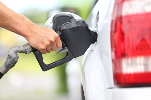 marea-britanie-relaxeaza-sanctiunile-pentru-importuri-de-carburanti-din-petrol-rusesc