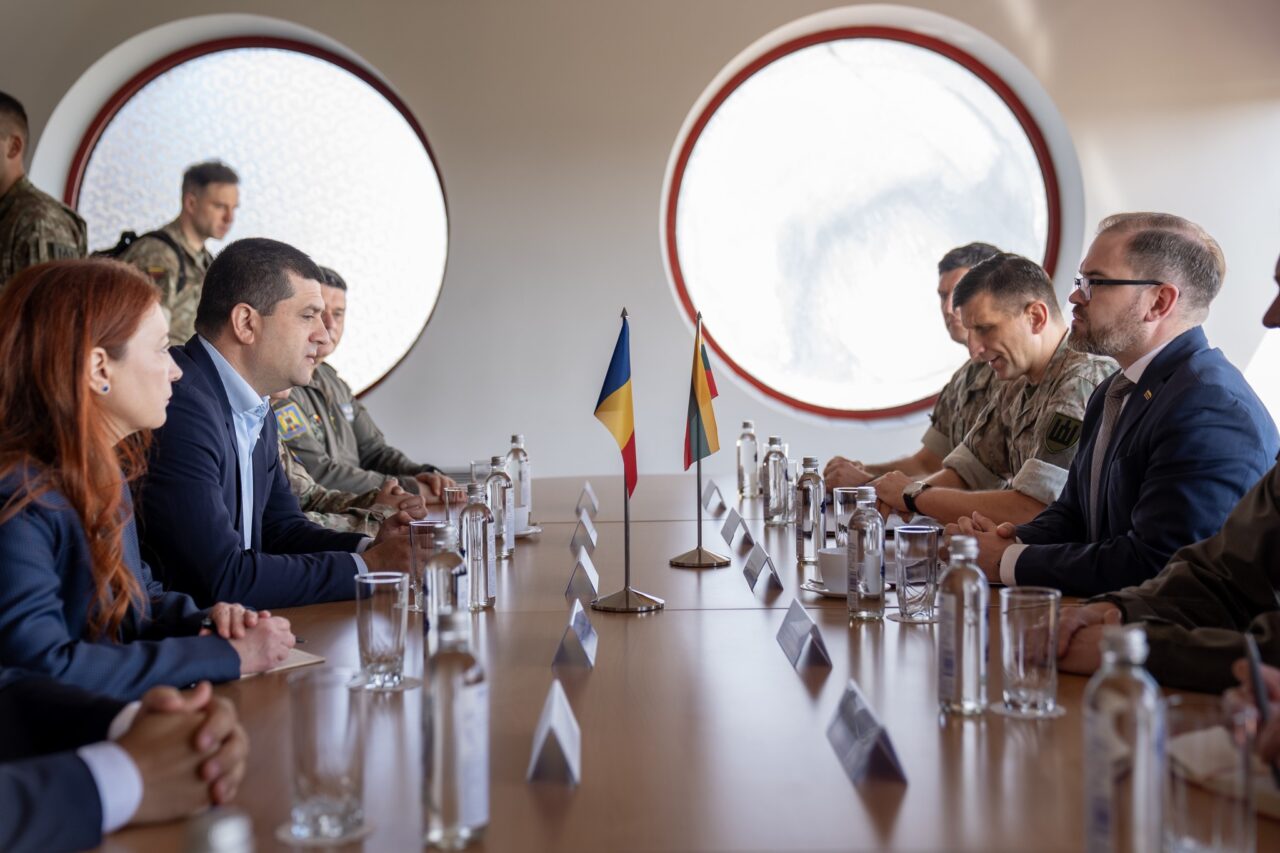 aflat-in-lituania,-miruta-propune-teme-pentru-summitul-de-la-ankara,-la-care-e-posibil-sa-nu-mai-participe.-interimatul-sau-la-ministerul-apararii-expira-pana-atunci