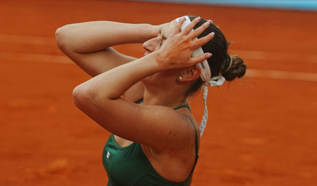 kostyuk,-victorie-la-roland-garros,-dar-gandurile-ii-sunt-la-ucraina-dupa-atacul-rusiei:-la-100-de-metri-de-casa-parintilor-mei,-o-racheta-a-distrus-o-cladire
