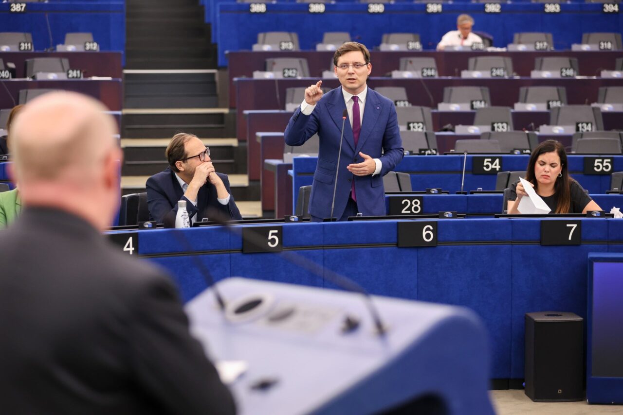 victor-negrescu-a-identificat-5-linii-de-actiune-pe-care-viitorul-guvern-ar-trebui-sa-le-aiba-in-vedere-pentru-a-construi-o-politica-externa-moderna