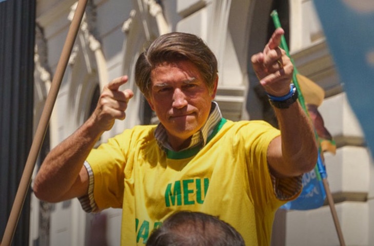 filmul-care-il-transforma-pe-bolsonaro-intr-un-erou-provoaca-un-scandal-politic-urias-in-brazilia-inaintea-alegerilor