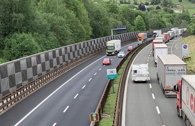protest-masiv-pe-una-dintre-cele-mai-importante-autostrazi-europene.-drumul-vital-dintre-germania-si-italia,-inchis-mai-multe-ore