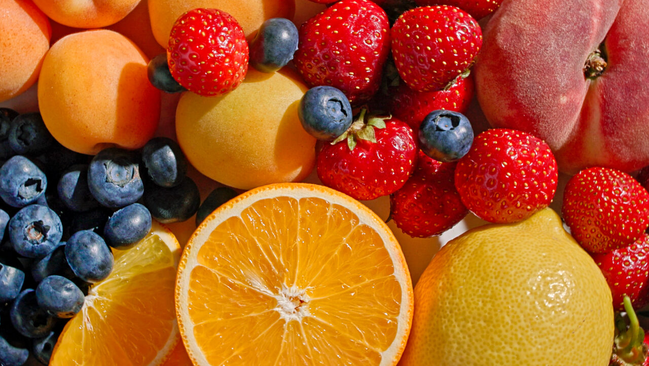 nu-e-kiwi,-nici-sfecla-rosie:-fructul-pe-care-oamenii-inteligenti-il-consuma-zilnic-pentru-a-si-proteja-inima-si-a-trai-mai-mult