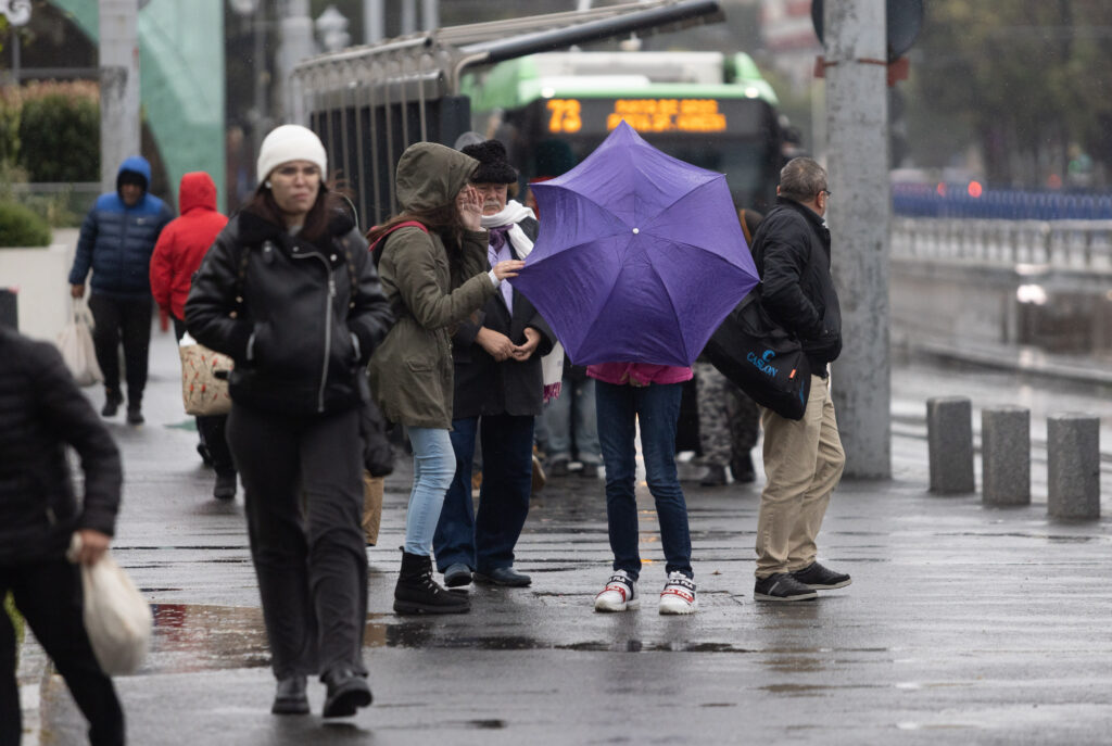 Avertizare ANM pentru București și mai multe județe privind furtuni puternice