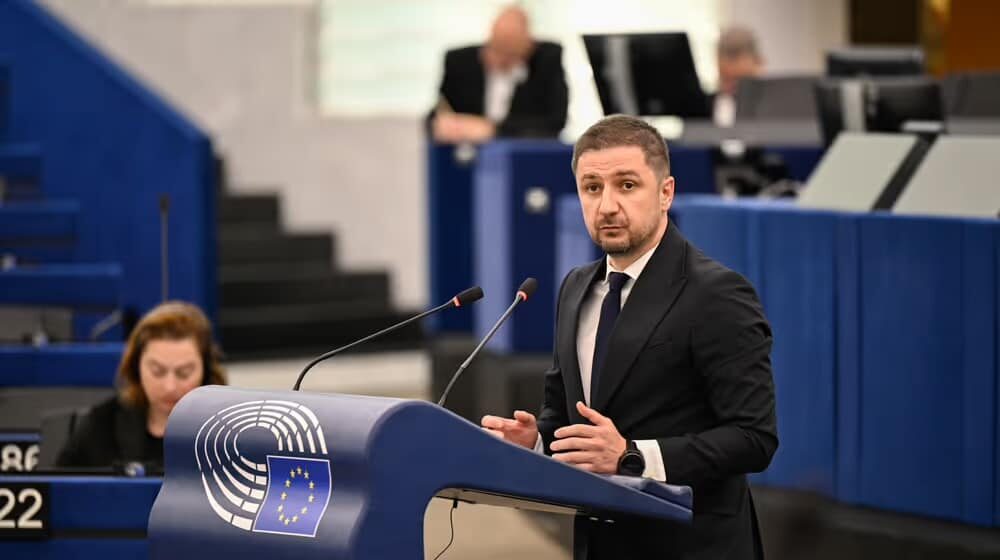 Adrian Axinia critică crearea unei structuri paralele pentru proiecte în Guvernul Bolojan