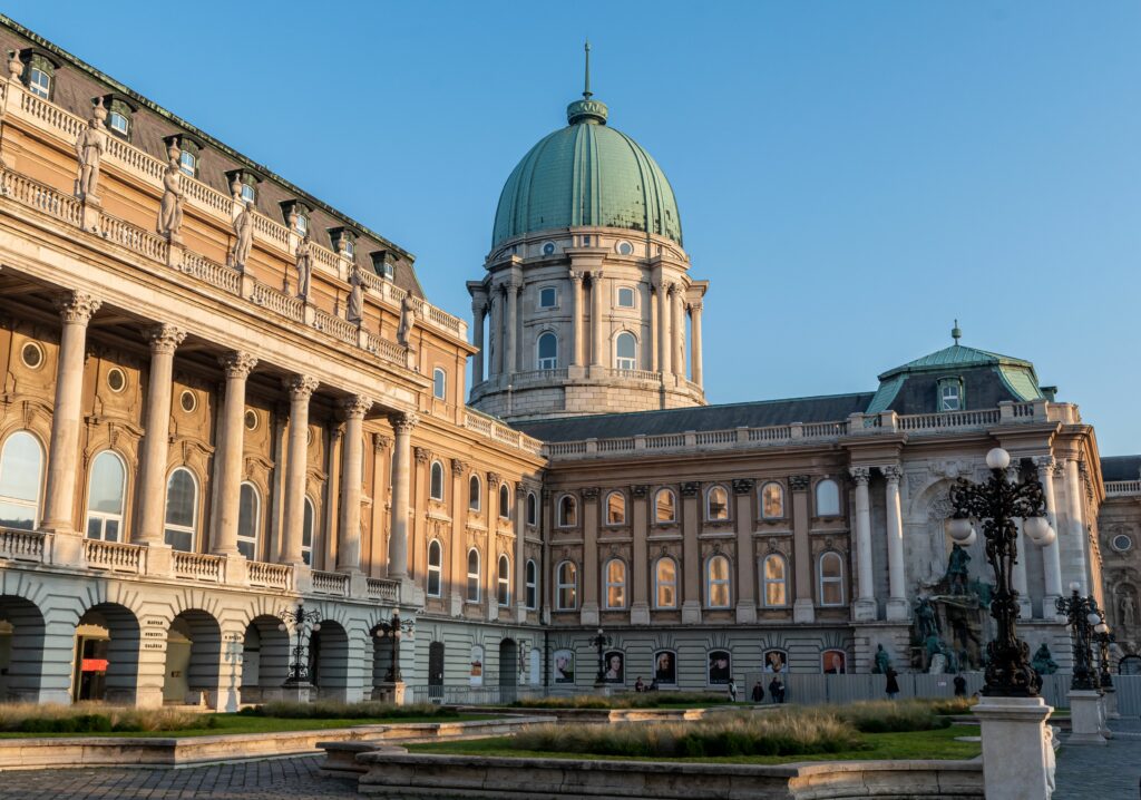 Budapesta a depășit Bucureștiul în sondajul despre muzee naționale