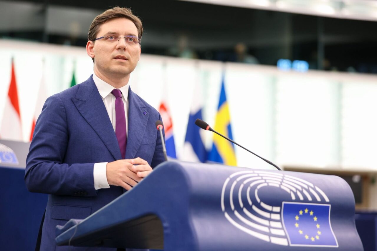 Victor Negrescu: România trebuie să creeze tehnologii AI pentru a evita irelevanța economică