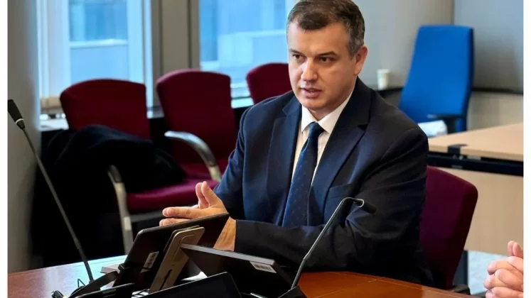 Tomac neagă plecarea și pregătește procedura pentru noul guvern până la votul parlamentar