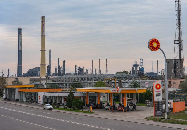 Prețurile carburanților scad spre 9 lei/litru în rețeaua Rompetrol