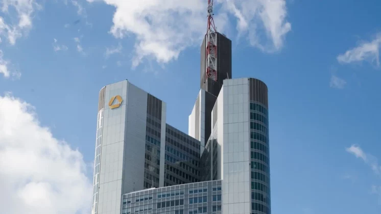 Commerzbank acuză UniCredit de manipulare a pieței și informații inexacte
