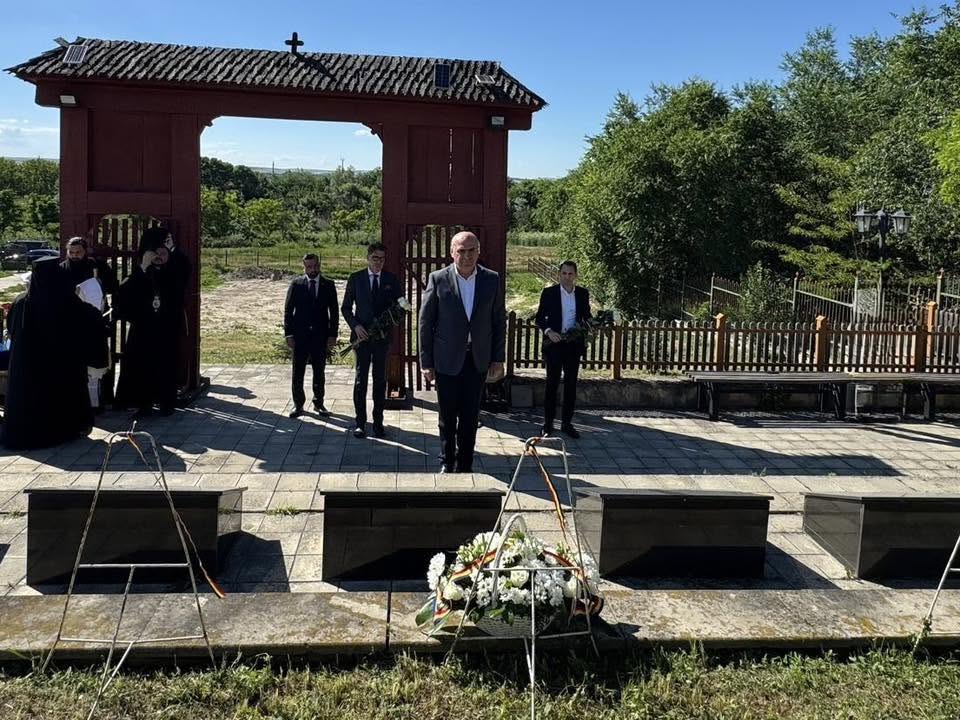 Ilie Bolojan a vizitat Cimitirul de Onoare de la Țiganca și a depus o coroană
