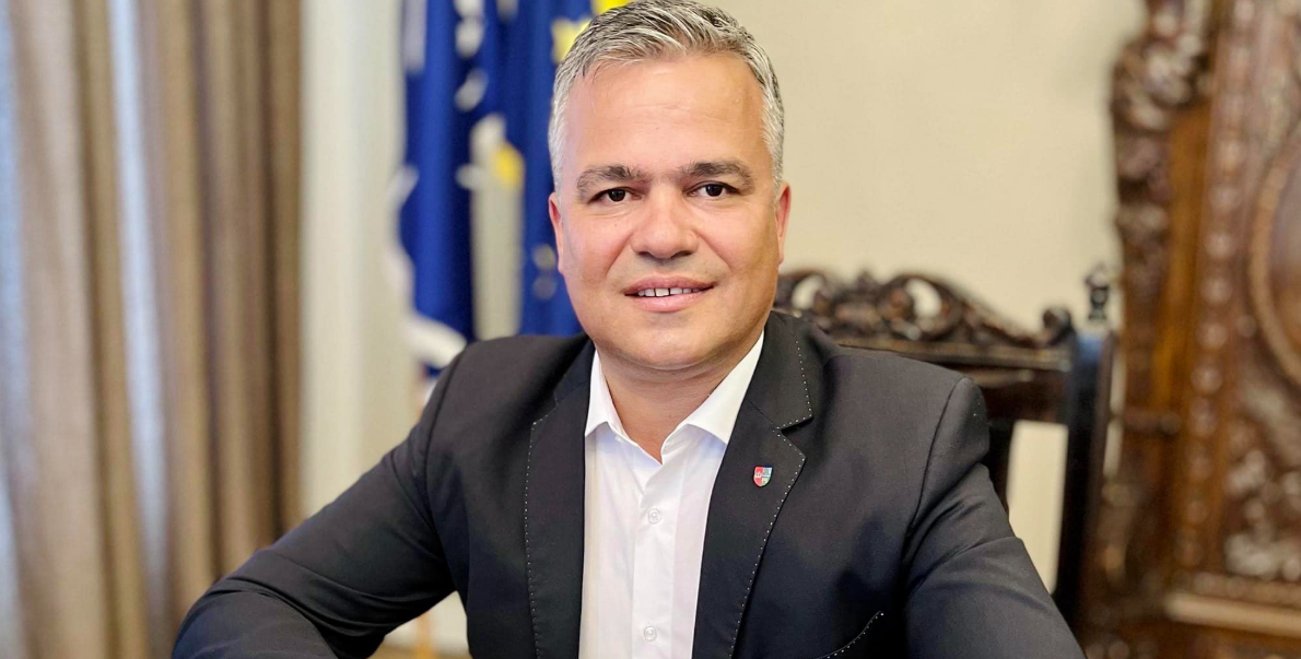 Adrian Veștea explică modul în care i-a comunicat soției numirea ca premier și reacția fiului său
