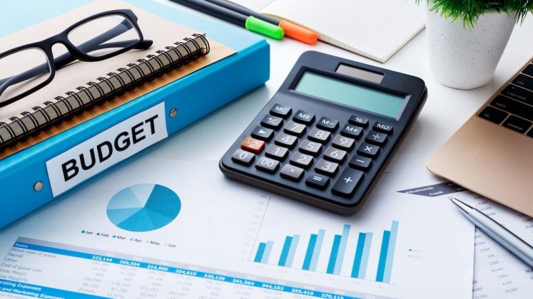Pensionarii au contribuit cu 1,85 miliarde euro la Fondul Sănătății