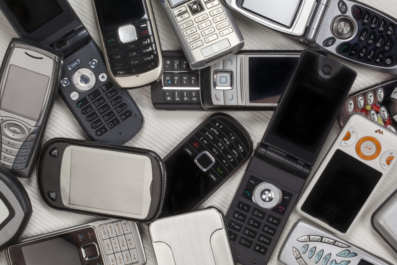 Cercetători reciclează telefoane vechi pentru centre de date low-cost