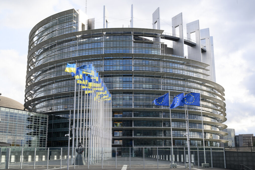 dronele-de-la-galati-si-constanta,-subiect-de-rezolutie-in-parlamentul-european.-psd,-usr-si-aur-au-prezentat-diferit-riscurile-pentru-romania