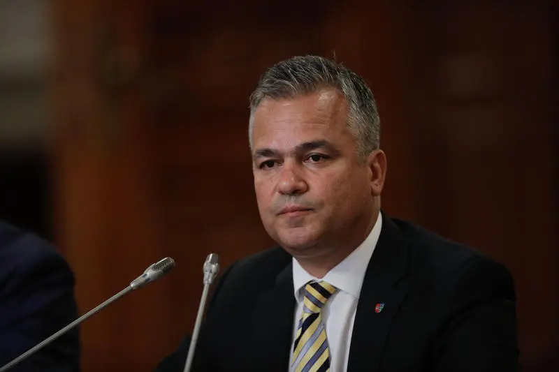 Programul de guvernare Veștea include fonduri pentru înarmare și surprize în educație și sănătate