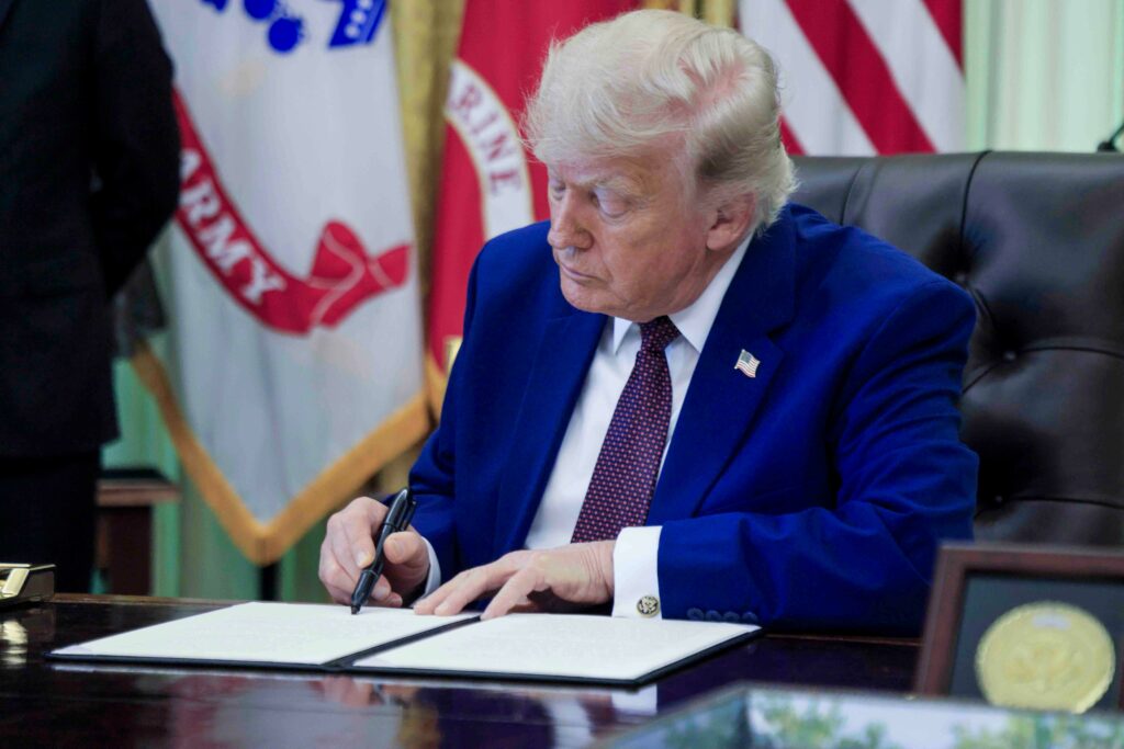trump-a-semnat-un-memorandum-privind-incheierea-razboiului-din-iran