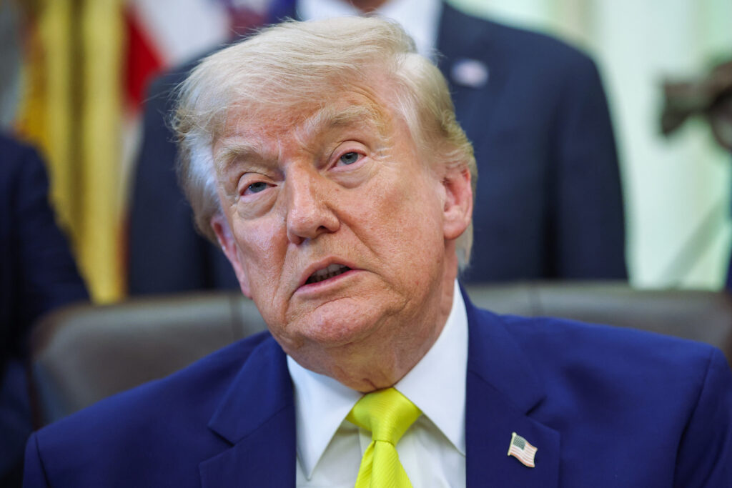 Trump avertizează că SUA vor impune taxe în Strâmtoarea Ormuz dacă nu se ajunge la acord cu Iranul în 60 de zile