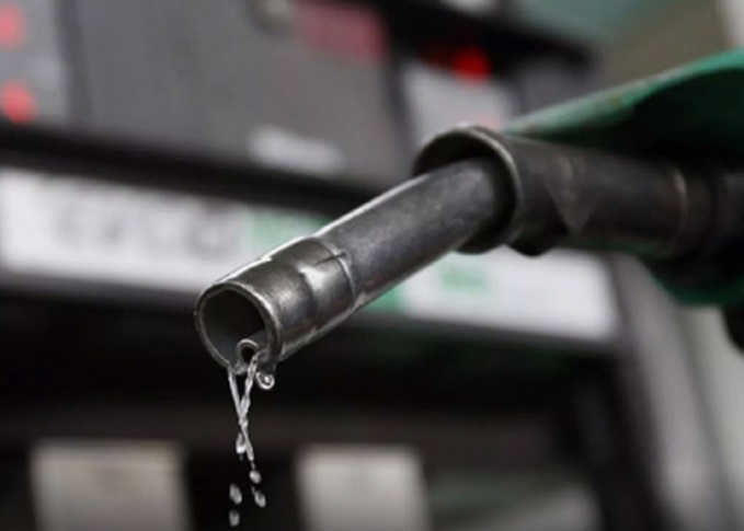 Petrolul se ieftinește pe piețele internaționale după acordul SUA-Iran