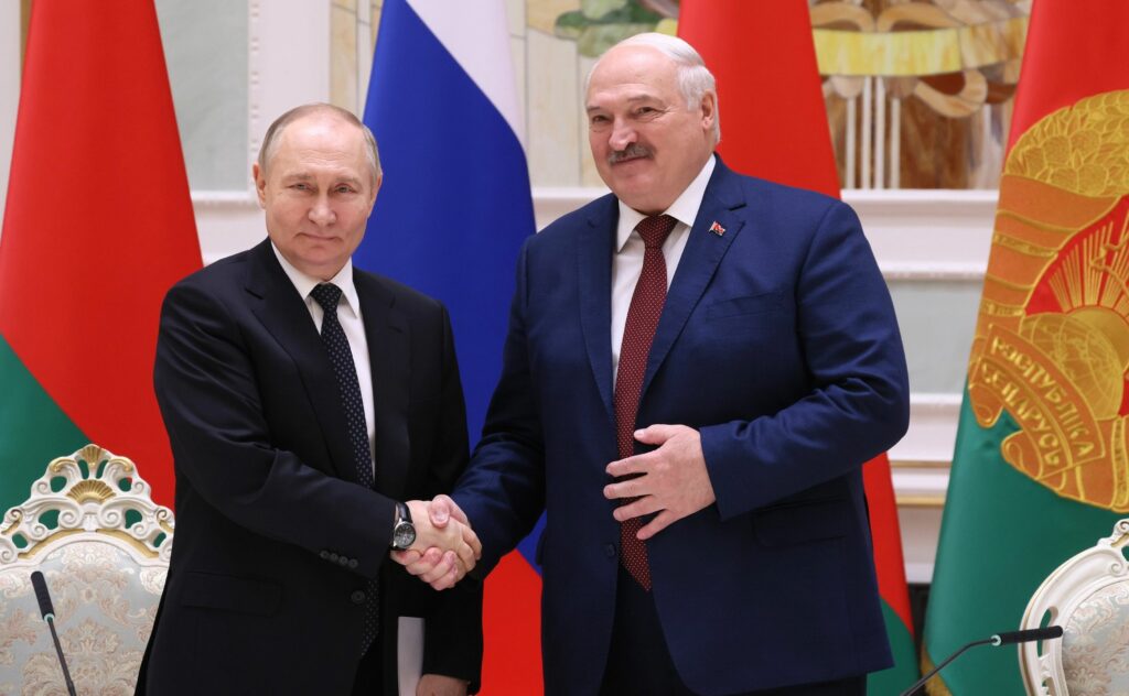 kremlin:-putin-si-lukasenko-vor-discuta-ultimatumul-transmis-de-zelenski-bielorusiei