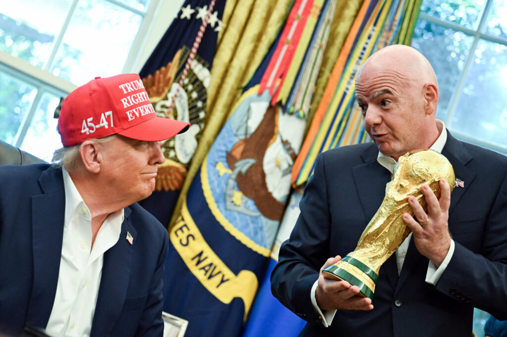 infantino-spune-ca-trump-va-participa-la-finala-cupei-mondiale-si-va-inmana-trofeul-castigatorilor