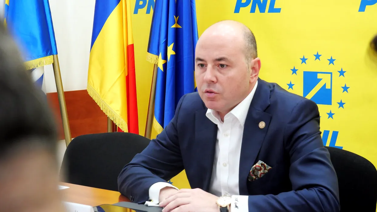 Alexandru Muraru acuză pe Nicușor Dan de protejare a PSD și cere scuze publice PNL