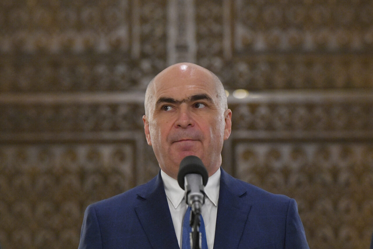 Bolojan mulțumește oamenilor pentru reducerea deficitului, fără mențiuni despre taxele pentru multinaționale