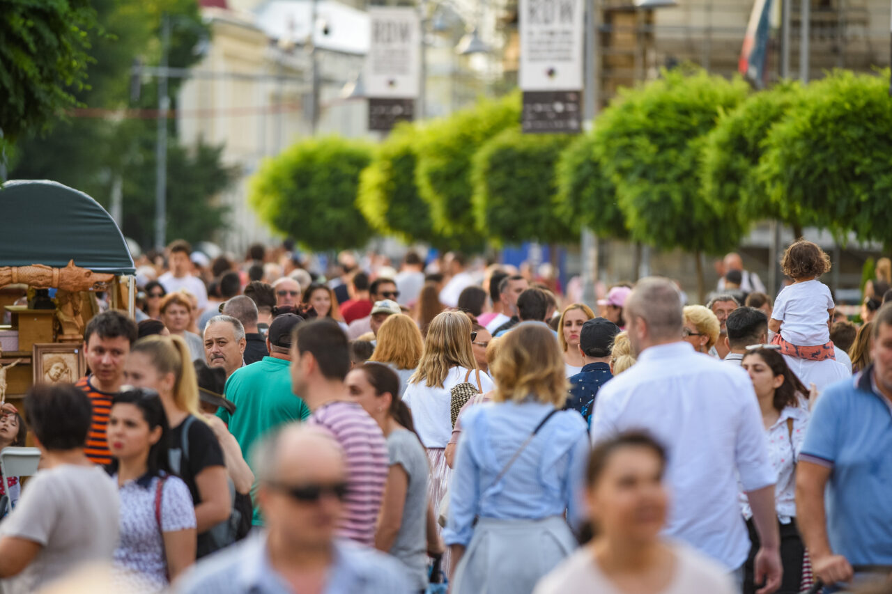 sondaj-curs:-73%-dintre-bucuresteni-considera-ca-romania-merge-intr-o-directie-gresita