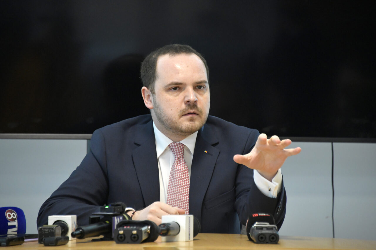 Rogobete critică blocarea angajărilor și proiectele blocate în domenii critice