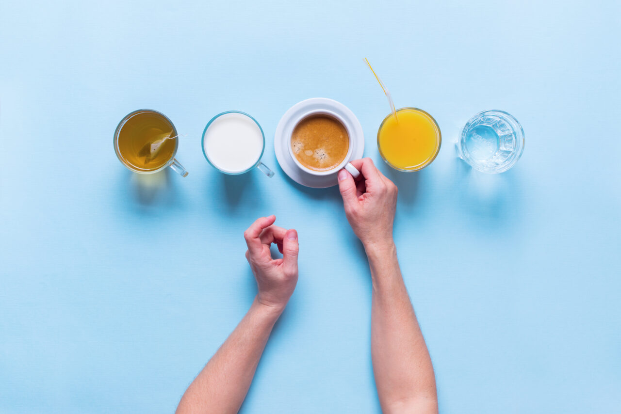 apa,-suc-sau-cafea:-ce-sa-bei-pe-timp-de-canicula-si-ce-sa-eviti