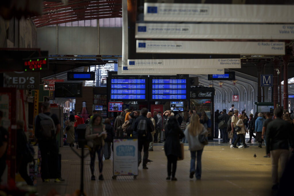 Furtunile au afectat traficul feroviar, zeci de trenuri incidente