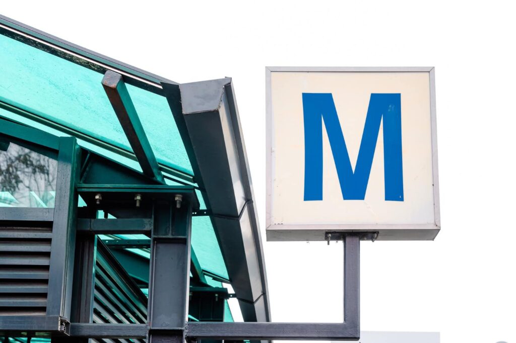 Stația de metrou din București a fost închisă după ce a fost inundată din cauza ploilor