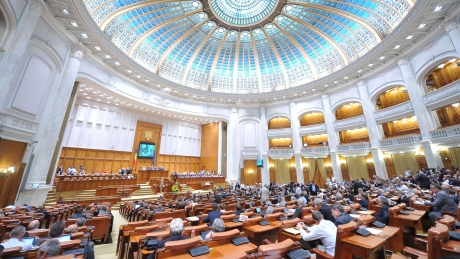 Bolojan va cere convocarea sesiunilor extraordinare ale Parlamentului în iulie