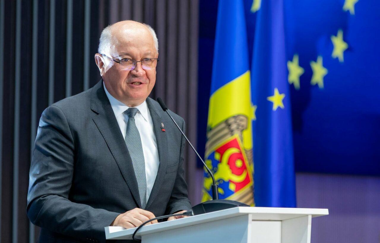 Premierul Alexandru Munteanu și-a prezentat demisia în urma unor tensiuni politice
