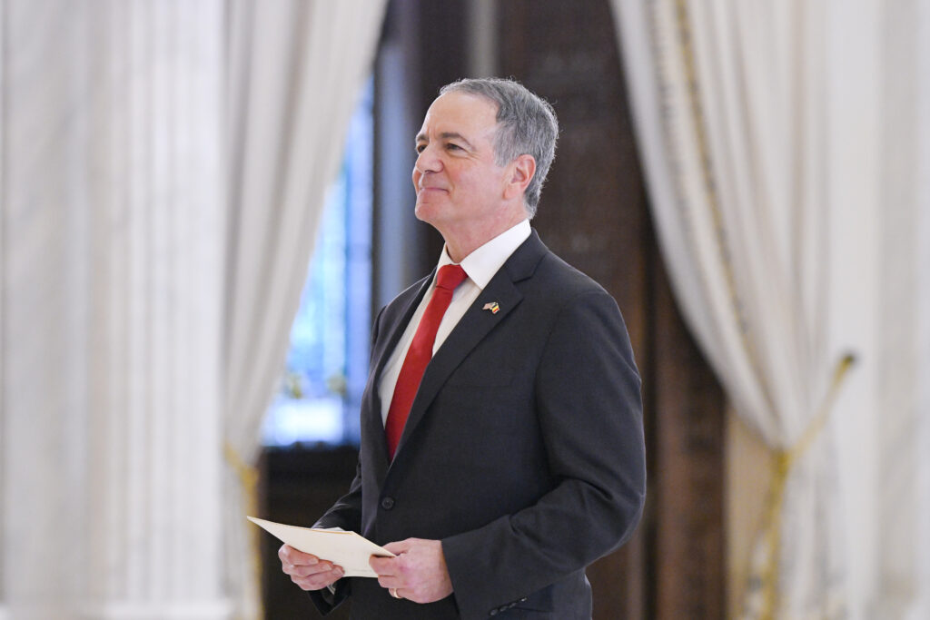 mesajul-transmis-de-ambasada-sua-de-4-iulie.-ambasadorul-darryl-nirenberg:-libertatea-cere-implicare-si-munca
