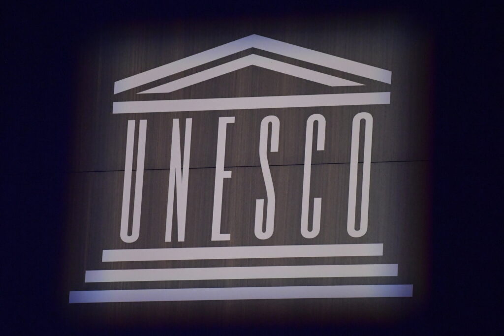 satui-de-turisti,-locuitorii-unui-sat-din-slovacia-vor-sa-renunte-la-statutul-de-obiectiv-unesco