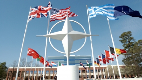 Eforturile NATO de creștere a cheltuielilor presionează bugetele europene