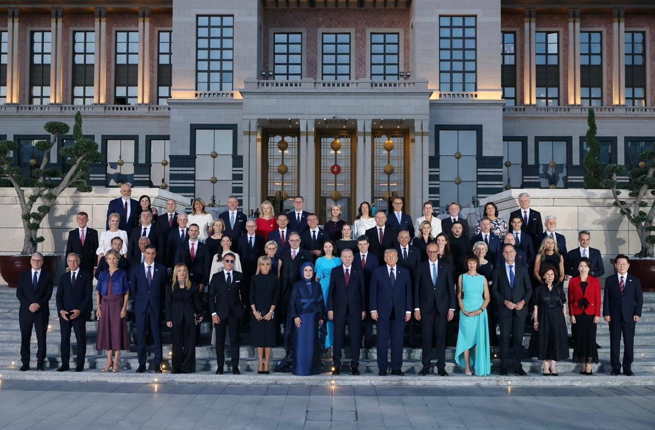 Summit NATO de la Ankara s-a încheiat cu o poză de grup, Nicușor Dan în spatele lui Trump