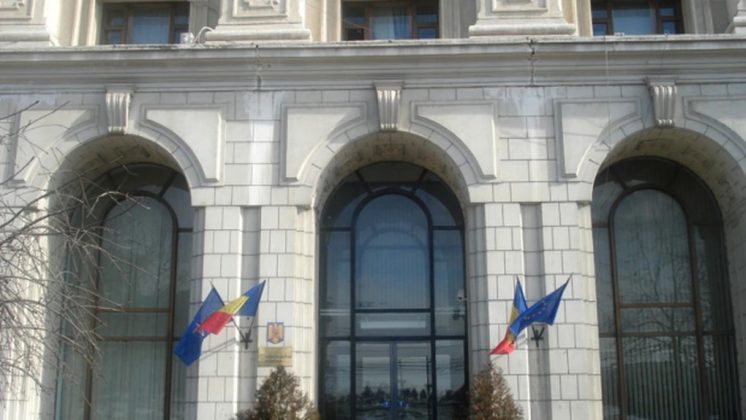 România se împrumută mai ieftin pe 10 ani, chiar dacă riscurile cresc
