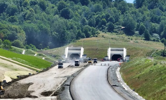 Video A1 Sibiu Pitești: Trecerea prin primul tunel auto din România