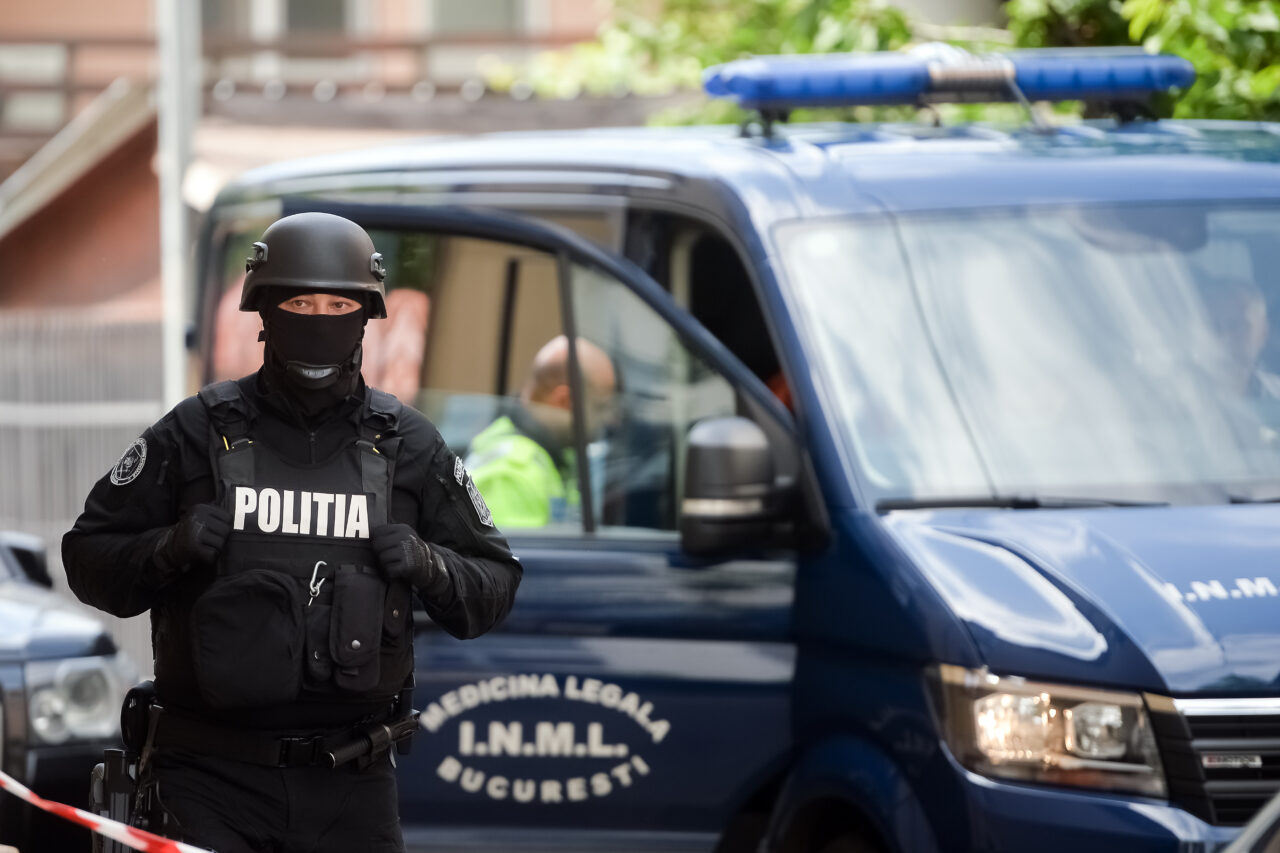 trupele-speciale-au-intervenit-in-sectorul-4.-un-barbat-inarmat-cu-un-cutit-ameninta-ca-isi-va-face-rau,-iar-familia-era-in-pericol