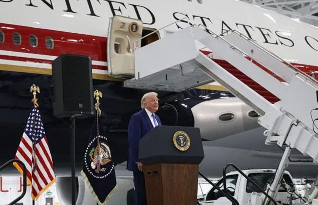 Ziariștii care au scris despre avionul cadeau de Qatar pentru Trump, chemați în instanță în SUA
