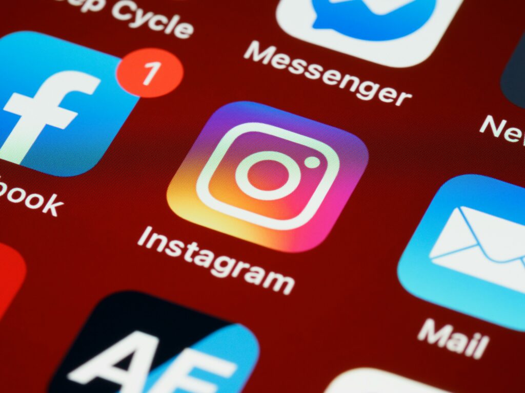 meta-elimina-functia-ai-care-permitea-modificarea-fotografiilor-publice-de-pe-instagram-dupa-valul-de-critici