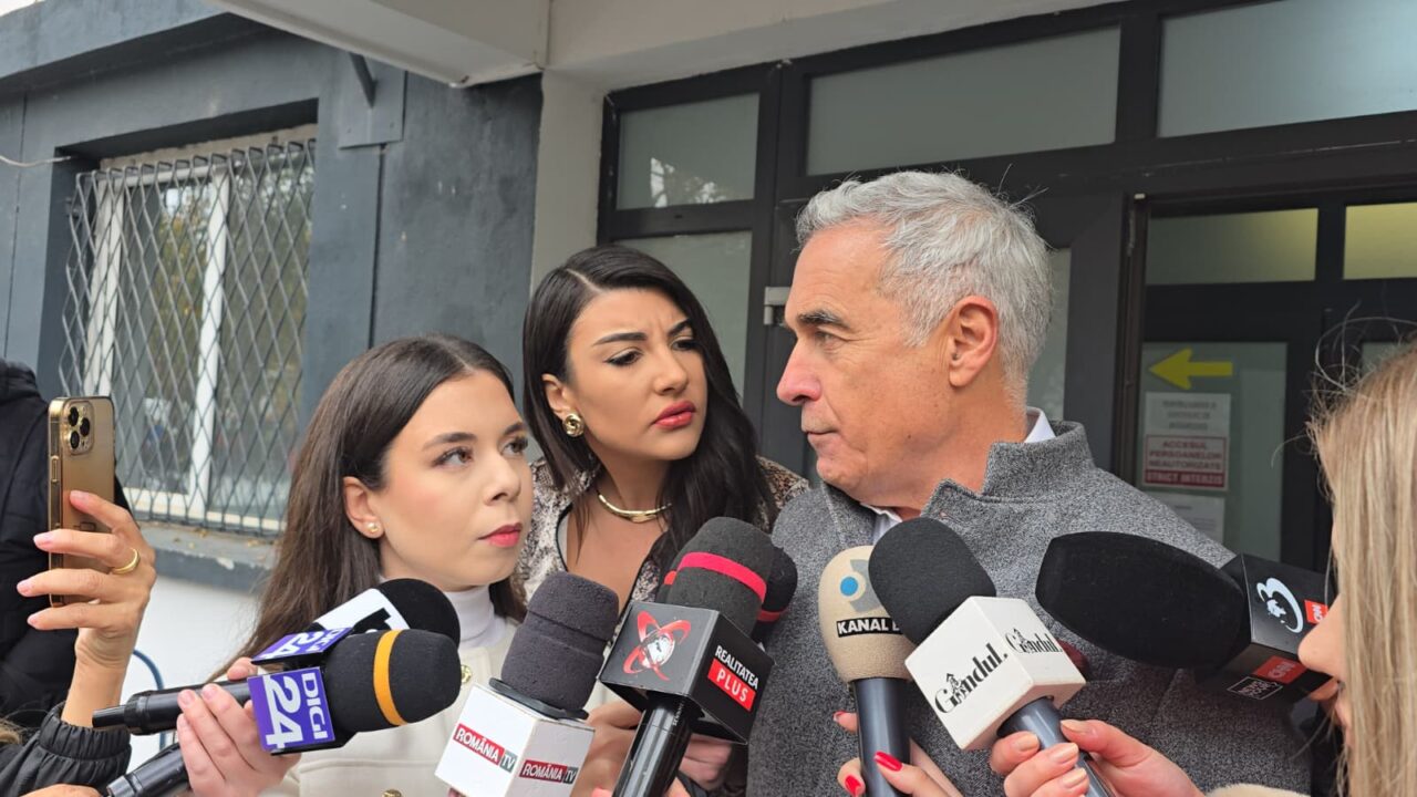 Călin Georgescu, așteptat de zeci de susținători la Târgul de la Domnești-Argeș