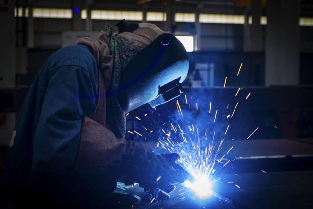 Firmele private riscă insolvența, cele de stat înregistrează profit mai mare, arată BNR